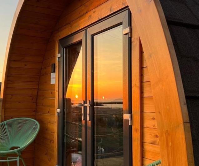 Отель The Sleepy Crofter Glamping - Achiltibuie Экстерьер фото